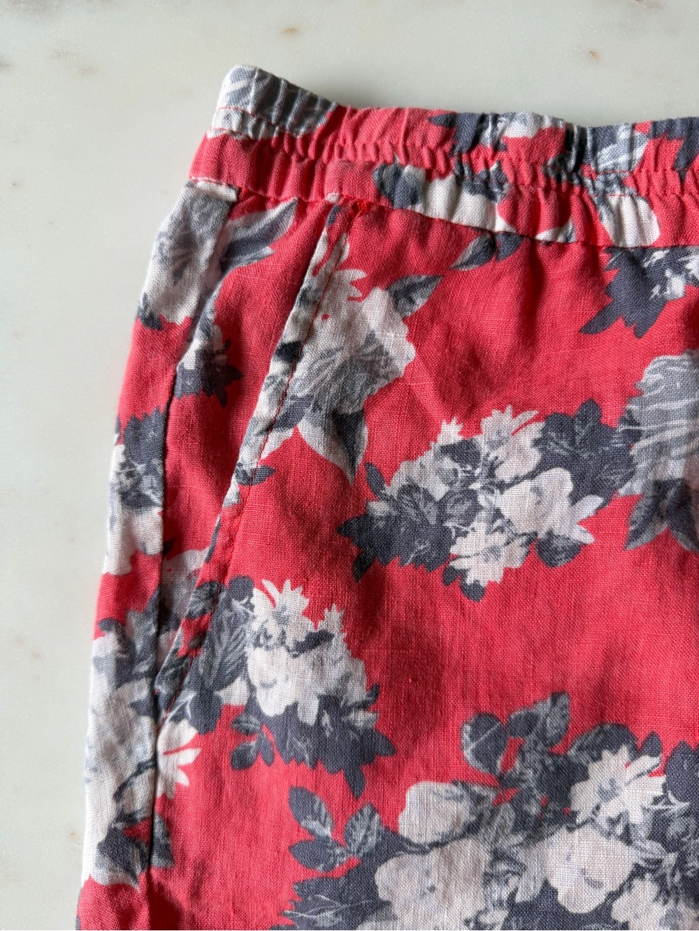 KUT from the Kloth 100% Linen Floral Print Shorts Coral Gray Pull-On Size 12 - Picture 3 of 6